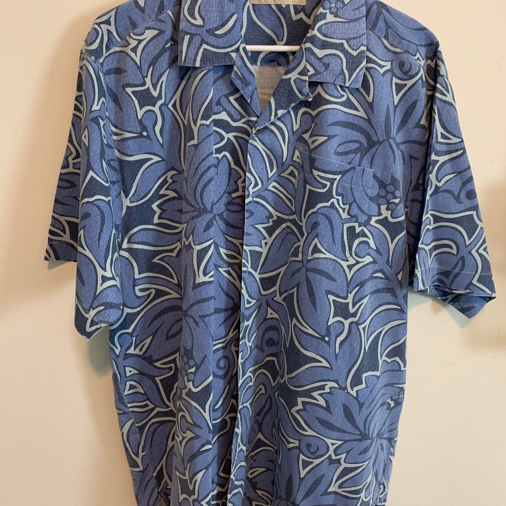 Tommy Bahama Hawaiian Shirt  XL Blue Floral